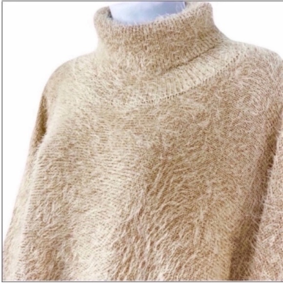 AKEMI + KIN Lara Eyelash Golden Metallic sweater Poncho One Size - Picture 4 of 9